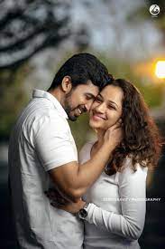 Picturesque Outdoor Couple Portraits We Love Wedding Photos Poses Wedding Couples Photography Pre Wedding Photoshoot Outdoor