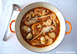 La zarzuela de pescado y marisco es un guiso con una salsa de frutos secos. Zarzuela De Pescado Y Marisco Receta De Fiesta Todos A Comer