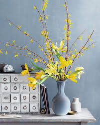 Martha S Flower Arranging Secrets In 2020 Spring Flowering Bulbs Ikebana Arrangements Flower Arrangements