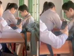 Lapisan kelas sosial tertinggi adalah kaum. Viral Dua Pelajar Bercinta Dalam Kelas Yang Ramai Netizen Rok Siapa Tuh Di Meja Indozone Id