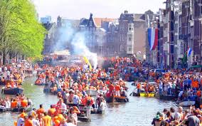 Denizaşırı ülke olan hollanda'nın karayiplerde'de toprakları bulunurken, kuzey denizi, belçika ve almanya anakaranın komşu ülkeleridir. King S Day Koningsdag Hollanda Biz Evde Yokuz