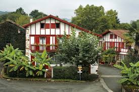 Le Pays Basque Francais Cote Terre Un Sejour Au Coeur De La Nature Serial Pix Pays Basque Pays Basque Paysage Paysage Basque