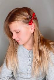 Here's a super easy half back hairstyle. Absolutely love, how simple this  one is for school or really any function that you might have