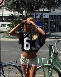 Waiting for you💕💕💕