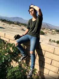 Madonna, jon bon jovi and michael jackson to name but a few, were seen wearing ripped jeans. Pin On Like