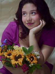 Valery Silva, joven talento de la región andina en el ámbito artístico, da  sus primeros pasos en la música en el año 2021, donde aprende guitarra en  la academia Ciudad Musical, aunque