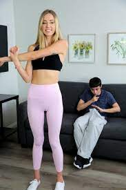 Hot Blonde In Yoga Pants Porn Pics - PornPics.com