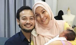 F nama suami, a nama aku. Tiga Minggu Kami Fikir Nama Aisy Mateen