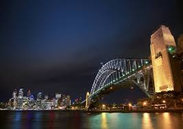 Sydney harbour bridge is a steel through arch bridge across sydney harbour that carries rail construction work of sydney harbour bridge began on 28 july 1923 and was completed on 19. Sydney Harbour Bridge Markante Brucke Im Port Jackson