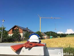 Dazu werden zwei zusätzliche dosen so gesetzt, dass die wand nicht beschädigt oder. Wind Treibt Kran In Stromleitung Onetz