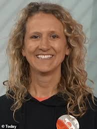 Mom wows her husband with a stunning makeover