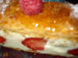 Mille Feuilles Aux Fraises Une Recette De Cyril Lignac Recette Cyril Lignac Recette Alimentation