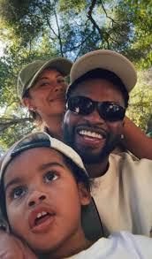 I love seeing black men happy with women that brings them peace!