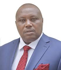 NYAHURURU: Drama in Nyahururu as man climbs