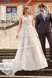 Hochzeitstag vanessa mai zeigt erstmals ihr zweites hochzeitskleid 13.06.2021. Brautkleid Imera Mit Schleppe