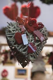 Per Un Natale Romantico Auguri Di Cuore Da Artigiano In Fiera Christmas Wreaths Christmas Holiday Decor