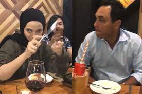 Likewise, most of the women who were once linked with him. Ia Pertemuan Santai Tiada Apa Pun Yang Serius Neelofa Perjelas Video Duduk Bersebelahan Datuk Hans Issac Media Hiburan