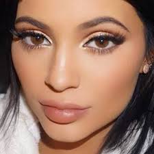 Swati lenses work with your existing eye colour to create a natural looking shade. Kylie Jenner Wearing Color Contact Lenses The Naked Truth Solotica Otakulens By Billionaire Beauties