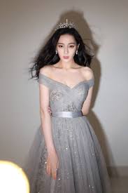 迪麗熱巴 urumqi, xinjiang like comment share work experience yang mi studio like comment share so excited to go watch my favorite director ang lee's latest film! è¿ªéº—ç†±å·´è–„ç´—äº®ç‰‡è£™ æŒ–ç©ºåˆ°è…° è‚©å¸¶ä¸‹æ»'åŒ…è¦†èƒ¸ç·šè¾£ç¿»äº† Et Fashion Ettodayæ–°èžé›²