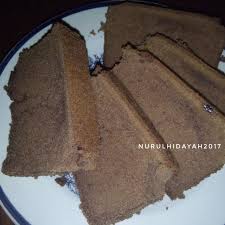 Bolu panggang banyak digemari karena teksturnya yang lembut. Bolu Coklat Panggang Nurul Hidayah