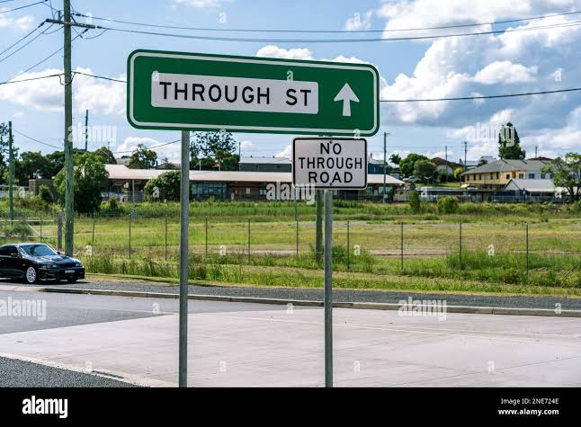 No through road sign hi-res stock photography and images - Alamy