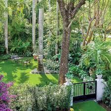 Magnificent Miami Garden In 2020 Amazing Gardens Cottage Garden Design Parterre Garden