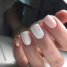 Diseño precio de uñas realizado con una francesa blanca y varias lineas blancas e rosas diagonales. Pin By Valentina Valencia On Cosmetica Pink Manicure White Nails Trendy Nails