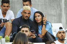Lmvsmonde #lmvslrdm #lesmarseillais manon marsault s'est rendue aujourd'hui avec julien tanti chez la julien_tanti et #manon_marsault sont venus en #tunisie pour découvrir l'envers du décor de. Manon Marsault Ne Veut Plus Que Ses Fans Touchent Son Tiago Tele Realite Julien Tanti Jeune Chanteuse