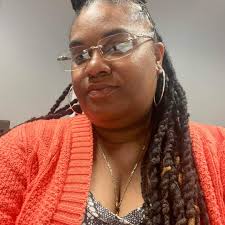 Everyone please wish Meteorologist Avery Gray a happy belated birthday! 🎉  Her birthday was yesterday, and we had a great time as always working  together and having a nice dinner to celebrate ❤️🎂