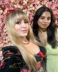 Had the loveliest time at @saholacoffee enjoying some lemonade, gorgeous  interiors and chatting the day away with @pragnitha.potluri 🌹💗💚🍓🍵 . .  . . . #forloveandlemons #nyccafe #nycfoodies #thingstodoinnyc  #nycfashionblogger #elegantfashion ...