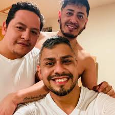 A votar por Ashley y Azalia en telemundo.com/vota