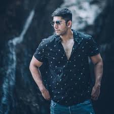 This is shooted in this year in abu dhabi. Oviejvxtgxfjfm