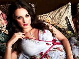 Yeh jawaani hai deewani, in giving the people what they want, made a crapload of money at the indian box office. Evelyn Sharma In A Floral Dress For Covershoot Boldsky Com