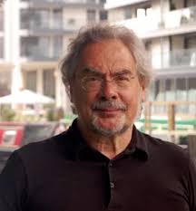 We are now facing two alternative futures (plus an untenable