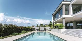 Modernes Flachdachhaus Mit Pool Flachdachhaus Architektur Haus Design Villa Mit Pool