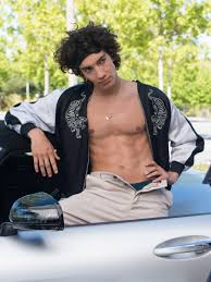 Overall, elite season 4 continues existing storylines while focusing on the mysterious assault of a transfer student from london. Elite Is The Wild Spanish Teen Drama You Should Absolutely Be Watching Gq