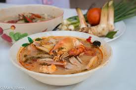 Gorangkan kuey teow yang besalut telur tadi ke dalam kuali dengan minyak yang sedikit sahaja. Tom Yum Soup Recipe à¸• à¸¡à¸¢à¸³à¸ à¸‡ Authentic Thai Style