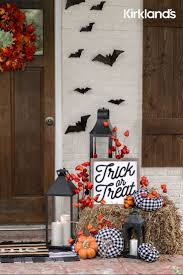 Trick Or Treat Tap The Image To Shop Halloween Decor For Your Front Porch Em 2020 Decoracao De Outono Dia Das Bruxas Decoracao