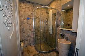 Çeşitli kalınlıklardaki camlara farklı derecelerde büküm (bombe) yapılabilir. Temperli Cam Ozellikleri Camlica Dus Sistemleri