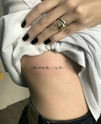 Tatuagem Feminina Na Costela 40 Modelos Para Voce Apostar Eu Total Voce leu 99 tatuagens femininas nas costas pequenas, grandes e delicadas. tatuagem feminina na costela 40