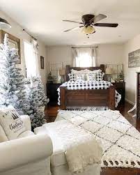 50 Amazing Winter Home Decoration Ideas Sweetyhomee Remodel Bedroom Farmhouse Bedroom Decor Christmas Bedroom