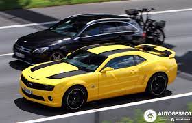 The power is channeled through a responsive 6 speed automatic transmission that helps to serve up incredible acceleration, as well as near 28mpg on the highway. Chevrolet Camaro Ss Bumblebee 16 Dezember 2020 Autogespot