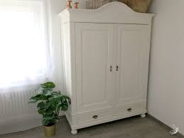 Diy Antiker Bauernschrank In Kreideweiss Elfenweiss Bauernschrank Mobel Weiss Streichen Bauernschrank Weiss