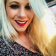 Courtney Lowe's Instagram, Twitter & Facebook