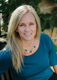 HOLIDAY DÉCOR ELEGANT MEALS STYLISH WINTER WRAPS