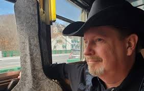 Buck's Naked BBQ + Studio Bar