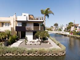 Die errichtung von 25 wohngebäuden in hilden im letzten jahr ist ein wichtiger beleg für den anwachsenden zustrom von bewohnern. Ein Wohntraum Inmitten Der Kanale Von Venice Beach In Los Angeles