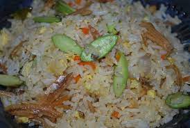 Nasi goreng biasanya menjadi resep serius pertama saat baru perdana belajar masak. Nasi Goreng Petai Myresipi