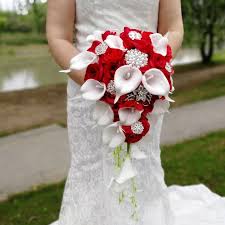 Blumensträuße überall hin liefern, mit persönlicher nachricht. Waterfall Red Wedding Flowers Bridal Bouquets Artificial Pearls Crystal Wedding Bouquets De Mariage Buket Nevesty Wedding Bouquets Aliexpress