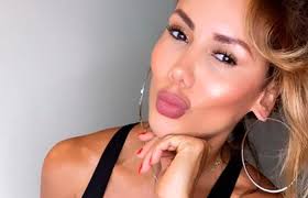 European soccer players have it best. Sonia Isaza La Hermosa Novia Colombiana De Arturo Vidal